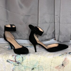 Liz Claiborne Black Ankle Strap Heels